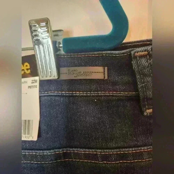 Lee relaxed fit women's petite plus size 22w Denim Jeans NWT item #95 - Picture 4 of 7